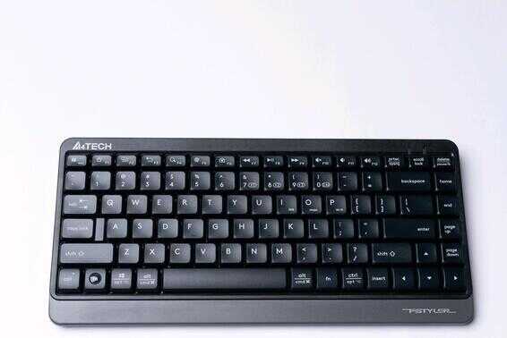 极具性价比的一款小身材键盘，双飞燕FBK11蓝牙无线键盘