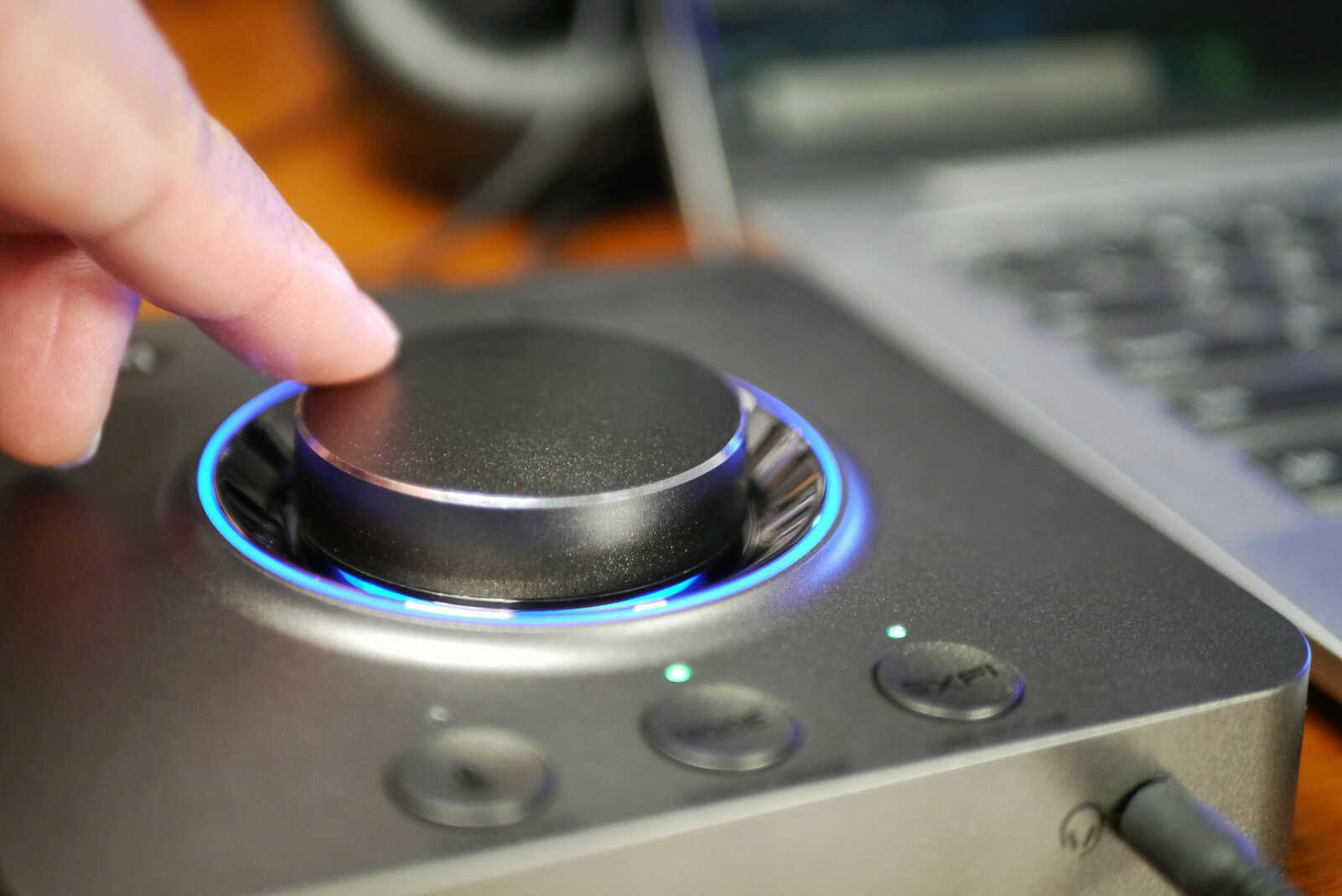 这个环绕音效真牛,创新Sound Blaster X4外置声卡的音质音效体验
