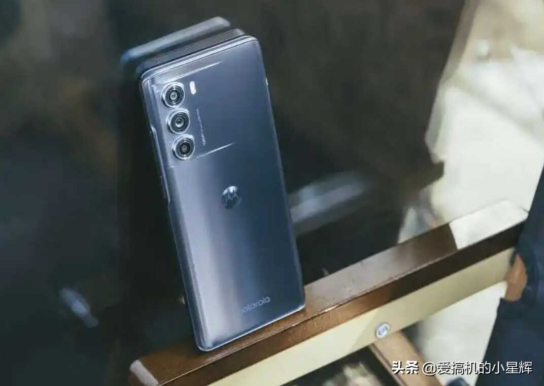 1500-2000价位值得捡漏的五款旗舰,公认极致性价比,一机用三年