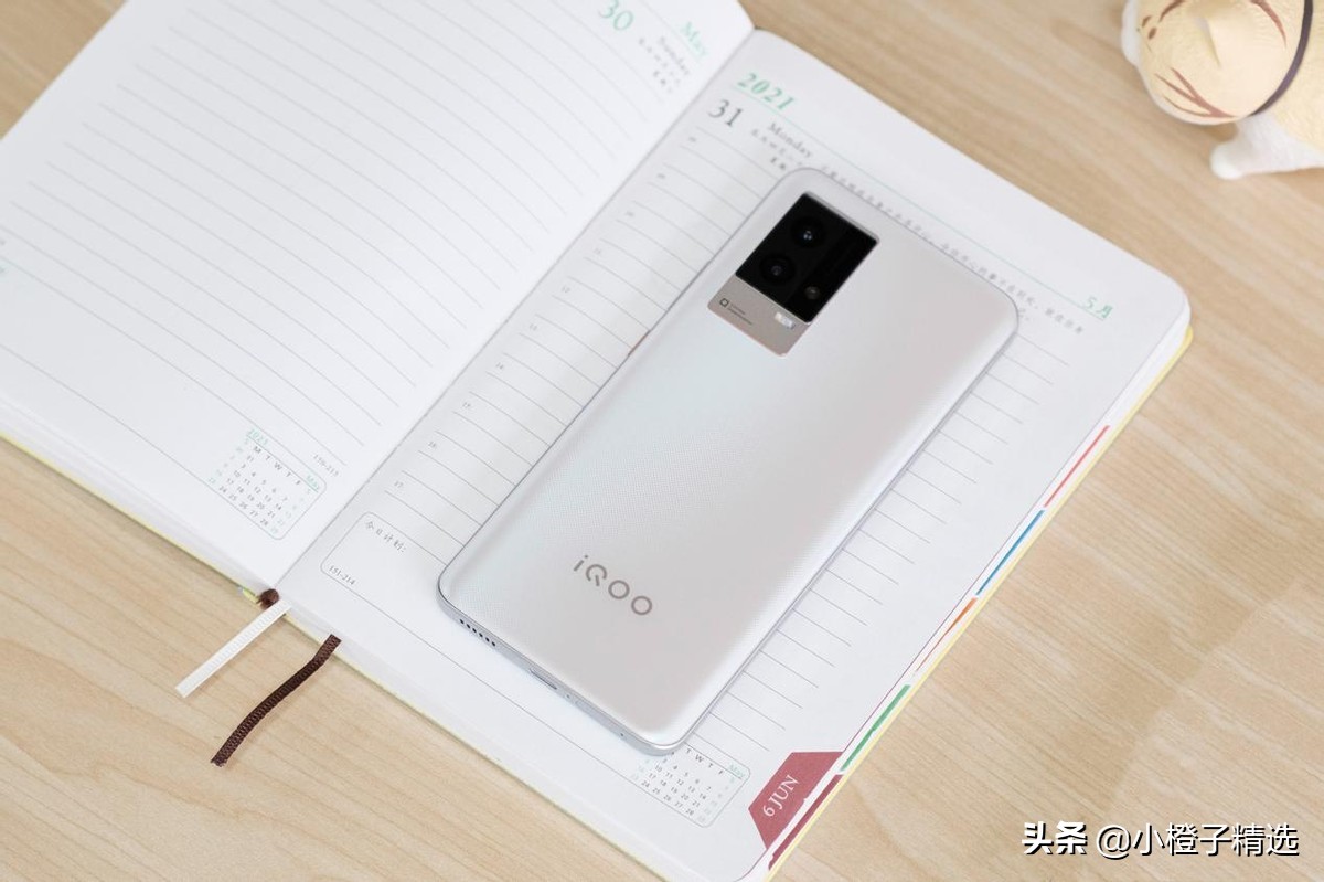 iQOO 8和iQOO 7对比区别在哪里?选谁更好?详细对比评测答案来了