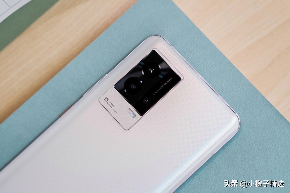 iQOO 8和iQOO 7对比区别在哪里?选谁更好?详细对比评测答案来了