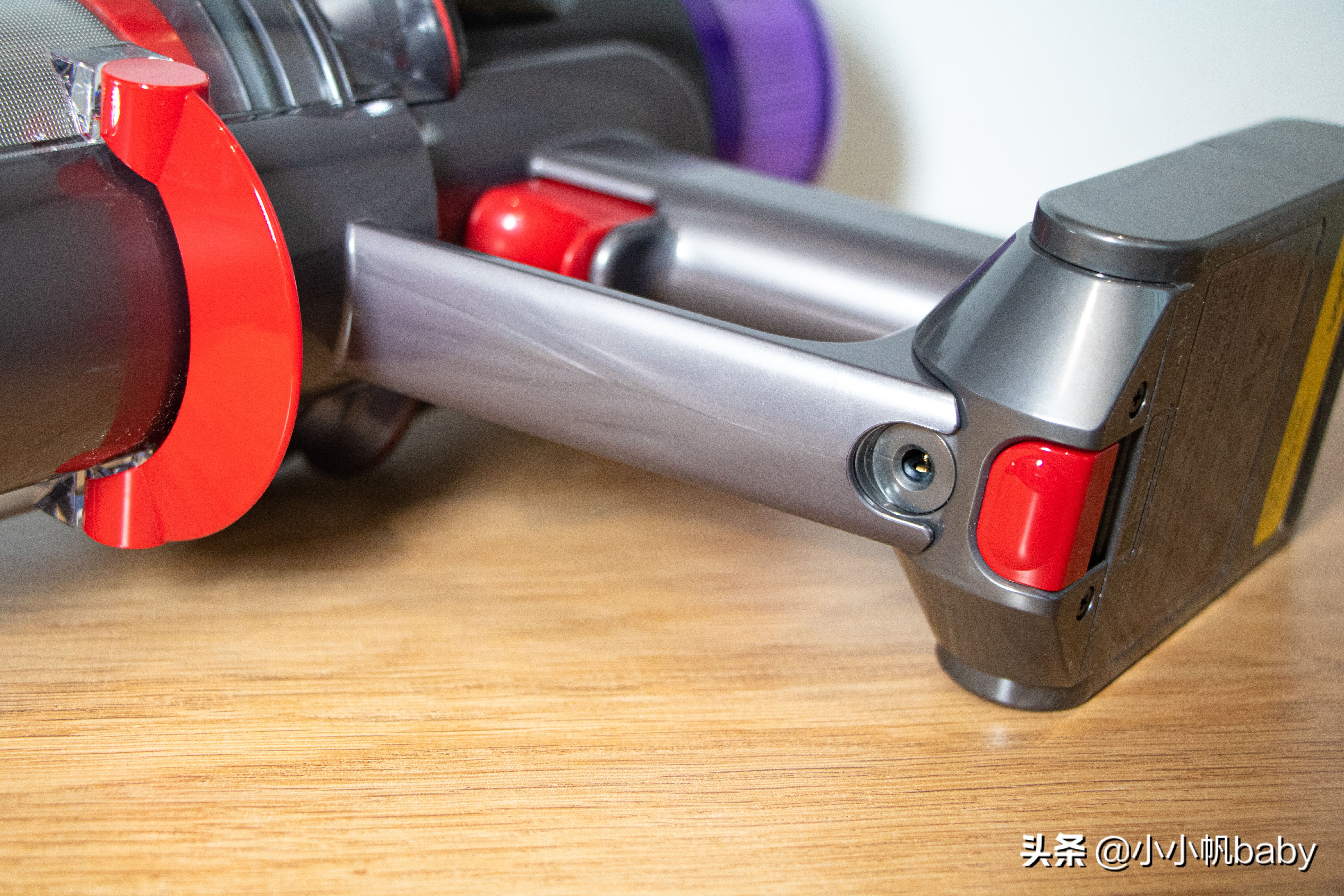 撸猫神器,Dyson戴森V10轻量版手持无线吸尘器测评