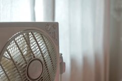 电风扇转得慢无力是什么原因(找到原因,自己就能解决)