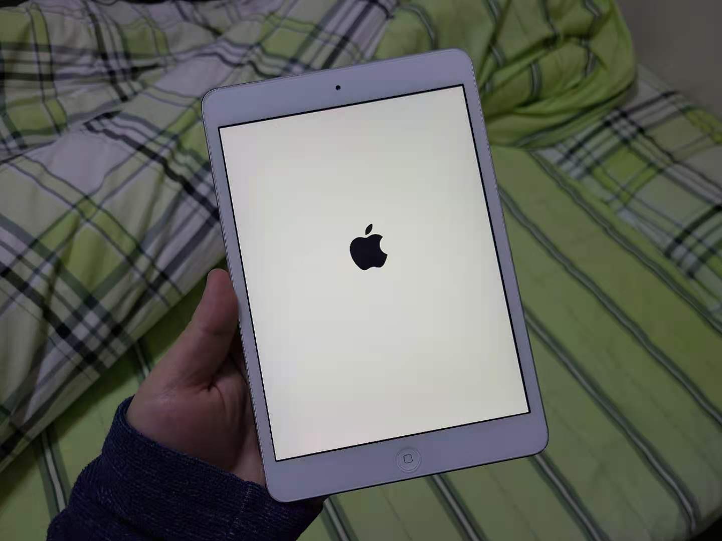 翻出7年前的iPadmini2,电池仍坚挺,就是系统太卡了