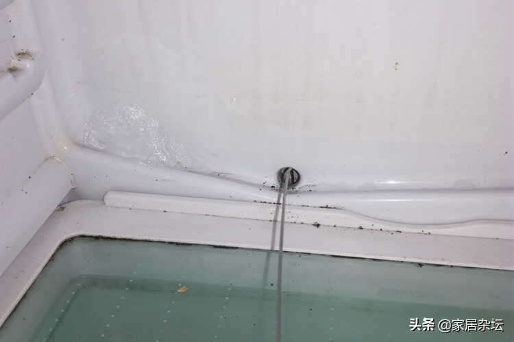 电冰箱排水口被冰堵住了，是什么原因？可以疏通吗？怎么疏通？