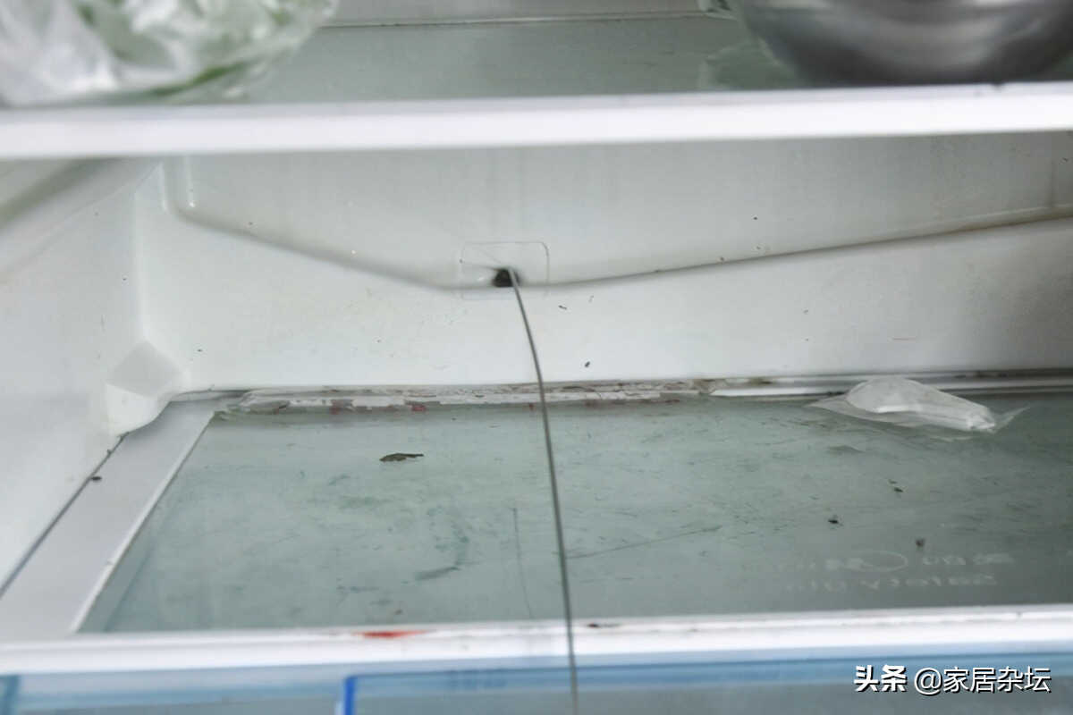 电冰箱排水口被冰堵住了，是什么原因？可以疏通吗？怎么疏通？