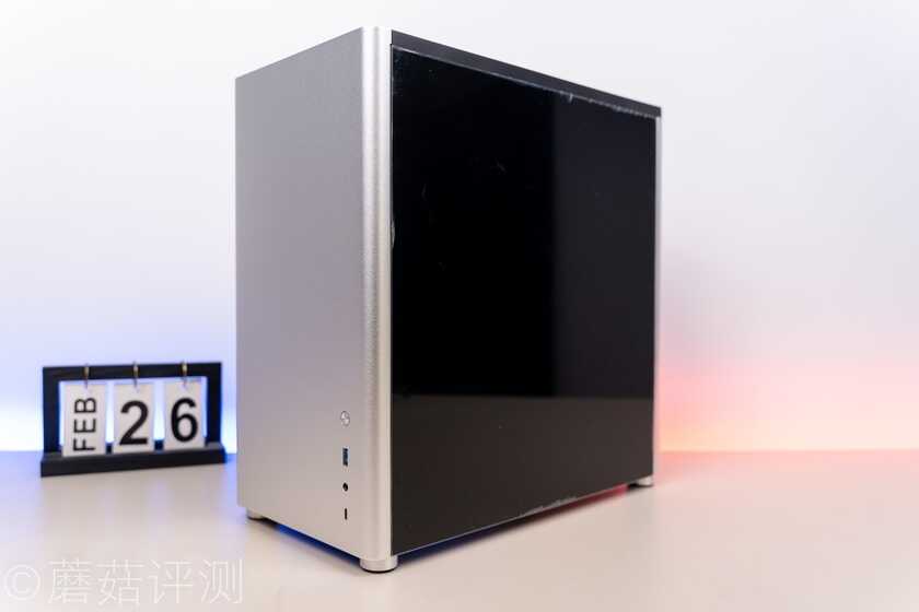 体积小巧,外形精致,设计出众、乔思伯(JONSBO) D40银ATX机箱评测