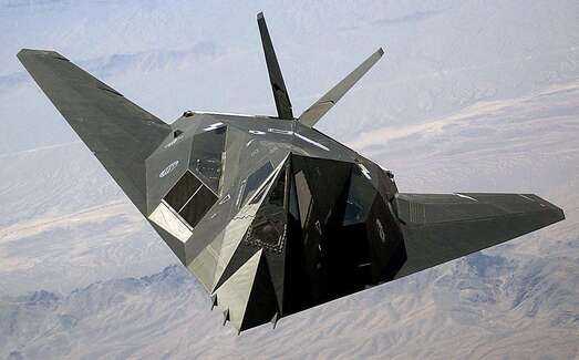 一款有里程碑意义的战机,F-117A是如何实现隐身的?机身涂料有门道