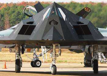 一款有里程碑意义的战机,F-117A是如何实现隐身的?机身涂料有门道