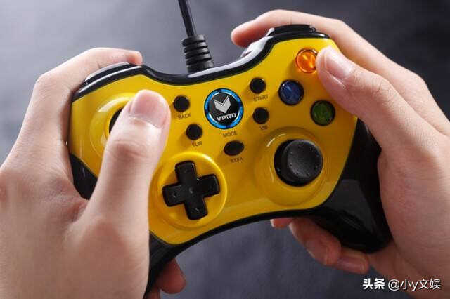电视屏幕怎么连接手柄玩游戏?电视游戏手柄怎么安装?