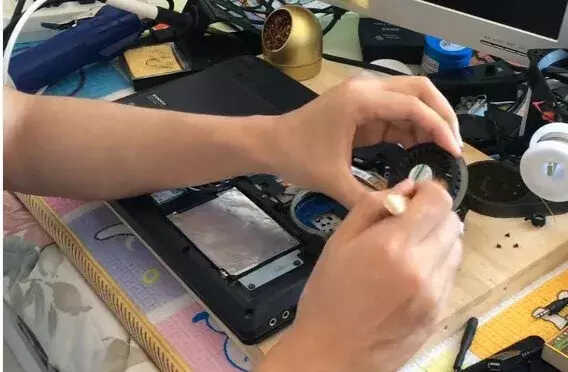 笔记本电脑清灰教程,从来不清理的电脑,惨不忍睹