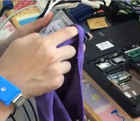 笔记本电脑清灰教程,从来不清理的电脑,惨不忍睹