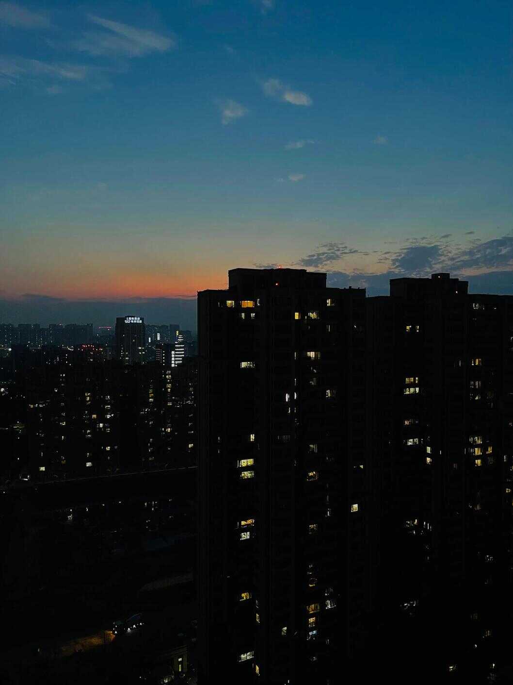 苹果手机也能拍出有细节感的超级月亮