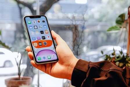 iPhone 11降至3600元价位:国产旗舰机还值得入手吗?