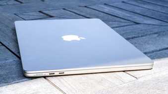M2 MacBook Air 评测：外观更轻薄，性能更强大