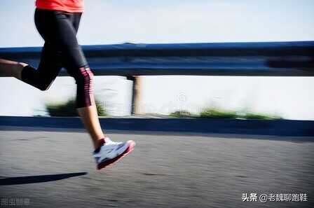 布鲁克斯30公里实测!超强耐久颠覆认知,四大跑鞋果然没让我失望