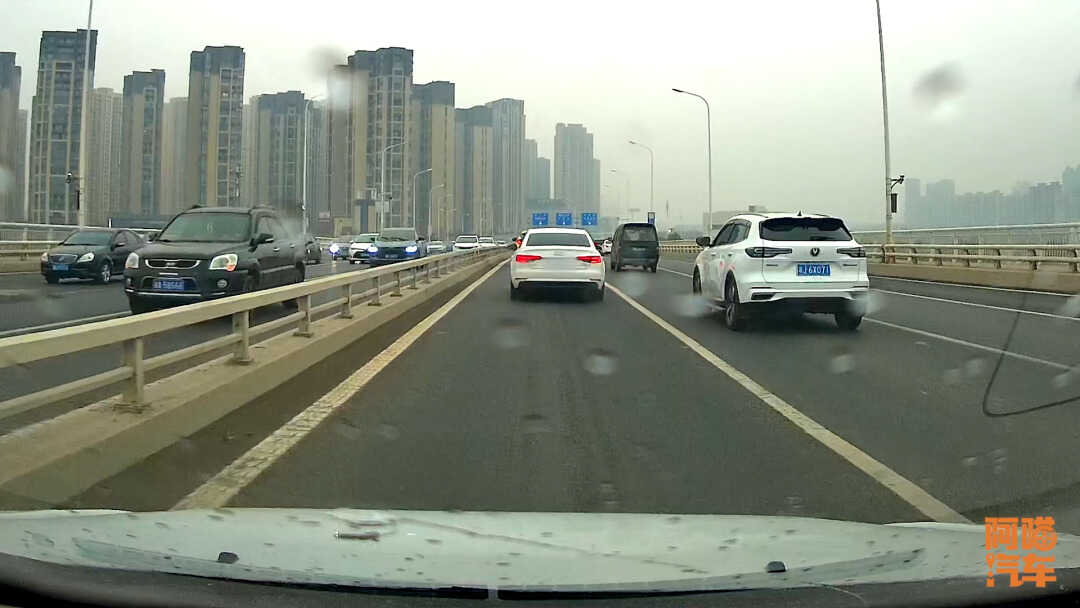 油价越来越高,喵哥教你几个节油的开车小技巧,效果立竿见影
