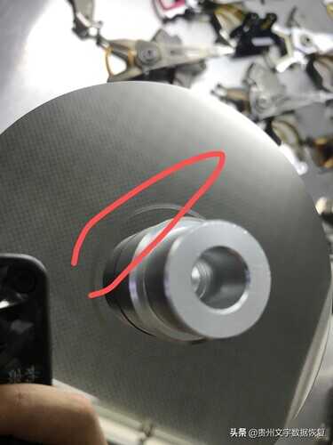 移动硬盘摔了一下,怎么恢复数据?