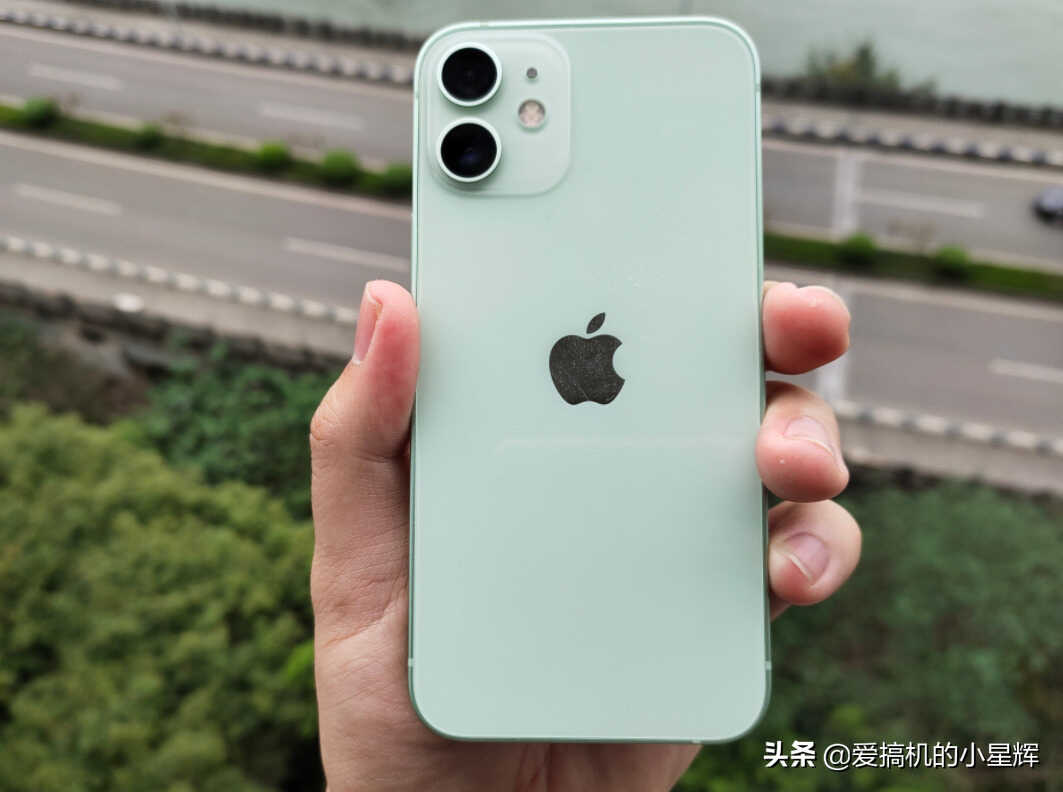 iPhone 12和iPhone 12 mini谁更值得买,看完这份榜单就懂了