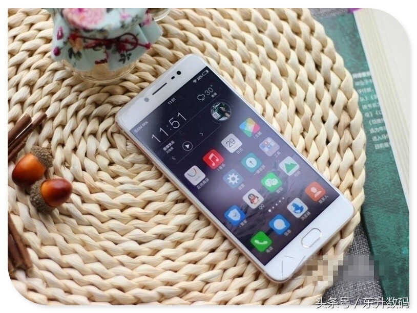 vivo Y67实测:前置1600万柔光自拍,知性美颜2.0,智慧引擎2.0,分屏应用