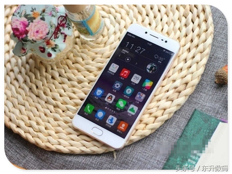 vivo Y67实测:前置1600万柔光自拍,知性美颜2.0,智慧引擎2.0,分屏应用