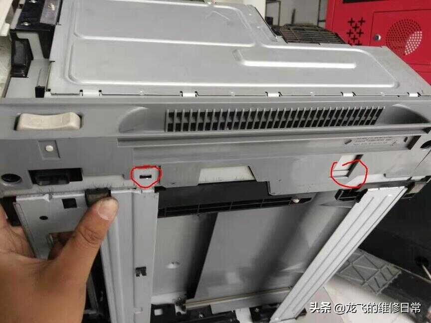 HP 5200打印机,纸张连续进纸,导致卡纸,分享下拆机和维修方法