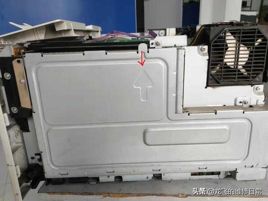 HP 5200打印机,纸张连续进纸,导致卡纸,分享下拆机和维修方法