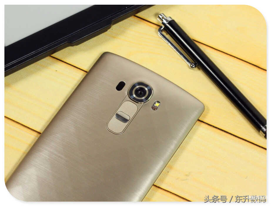 LG G4实测:曲面屏幕,B门快门模式,快速充电