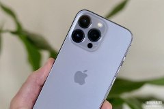 如何查看iPhone 蓝牙耳机的电量（检查AirPods剩余电量的方式介绍）
