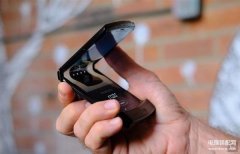 摩托罗拉刀锋折叠手机使用技巧（Motorola Razr视频使用指南）