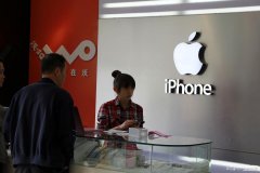 手机自动跳屏怎么回事怎么办（iPhone手机屏幕卡屏的解决技巧）