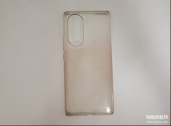 手机壳发黄的原因是什么（透明手机壳发黄解决方法）