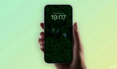 苹果手机黑屏后屏幕显示时间（iPhone 14 Pro:息屏显示功能演示）