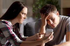 苹果手机怎么隐藏视频（iPhone简单步骤就能隐藏照片和视频）