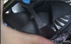 电脑cpu风扇怎么拆装（给电脑机箱安装CPU的风扇操作方法）