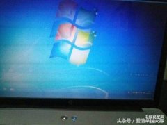 电脑屏幕变暗还闪屏怎么回事（电脑闪屏以及变色的解决方法）