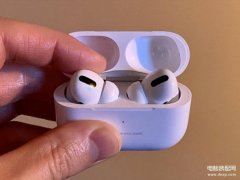airpods接听电话敲哪个位置（无线耳机快速接电话的使用教程）