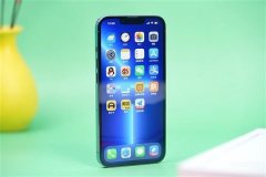 苹果手机耐摔吗（iPhone 13摔最强测试）