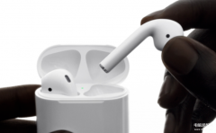 苹果耳机充电盒充多久才充满（Apple AirPods充电时长）