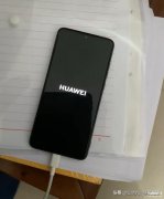 手机卡在开机画面怎么办（华为手机卡死的解决办法）