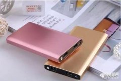 充电宝怎样充电和使用图文（正确使用充电宝的小技巧）