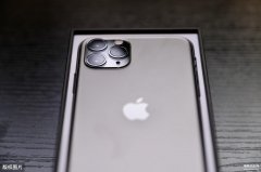 苹果手机屏幕变暗怎么解决（iPhone屏幕突然变暗调节方法）