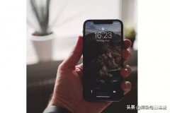 苹果xs屏幕失灵乱跳原因（iPhone手机屏幕卡顿的解决办法）