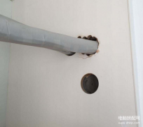 空调打孔怎么不弄脏墙（装空调不脏墙的小技巧）