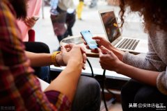 如何把联系人导入手机卡（手机导入联系人小技巧）