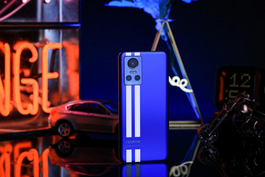 150W光速秒充突破速度极限 真我GT Neo3手机评测