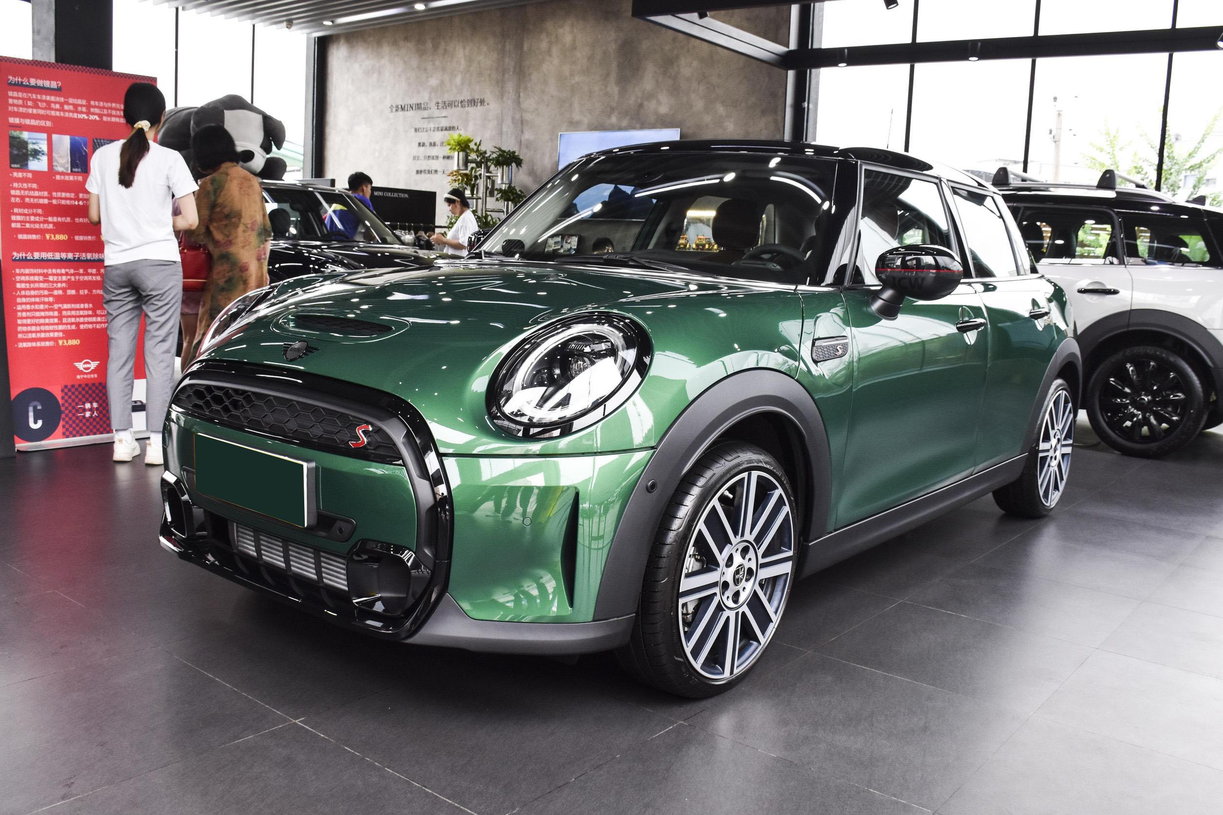 2.0T性能进口豪华代步车,高品质4座设计,油耗6.2L,带你看MINI