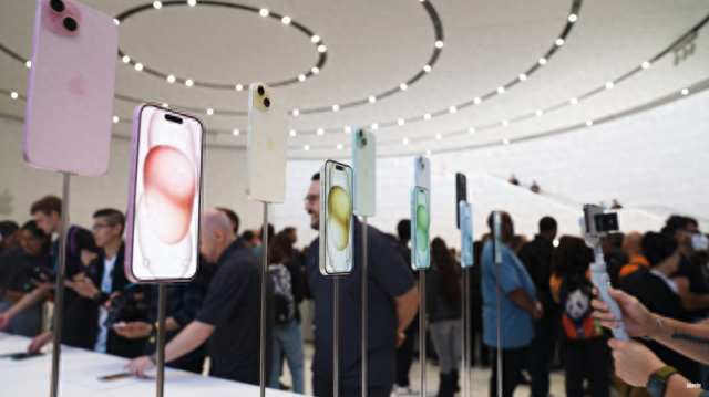 iPhone 15系列价格望而却步?盘点苹果手机价格的变化之路