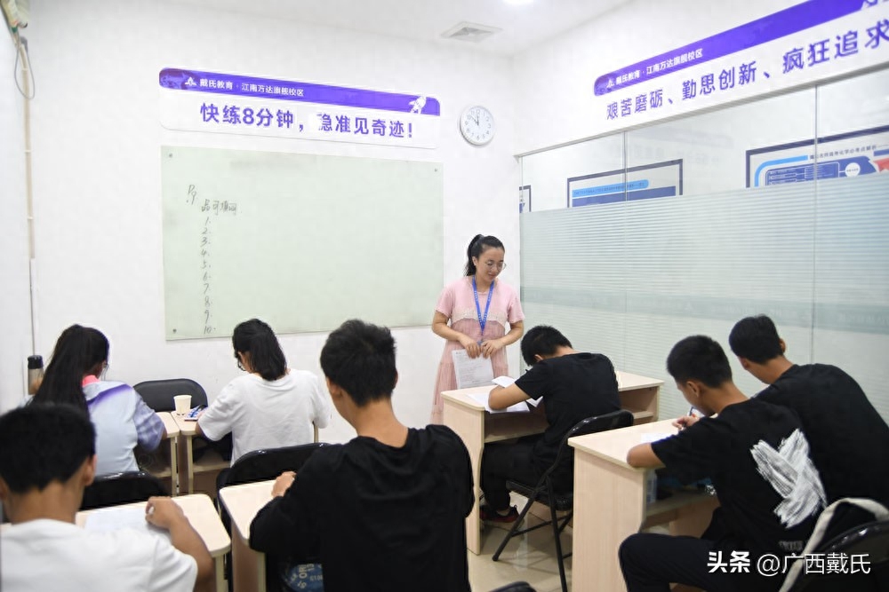 高考热门专业计算机类专业有哪些？就业前景如何？