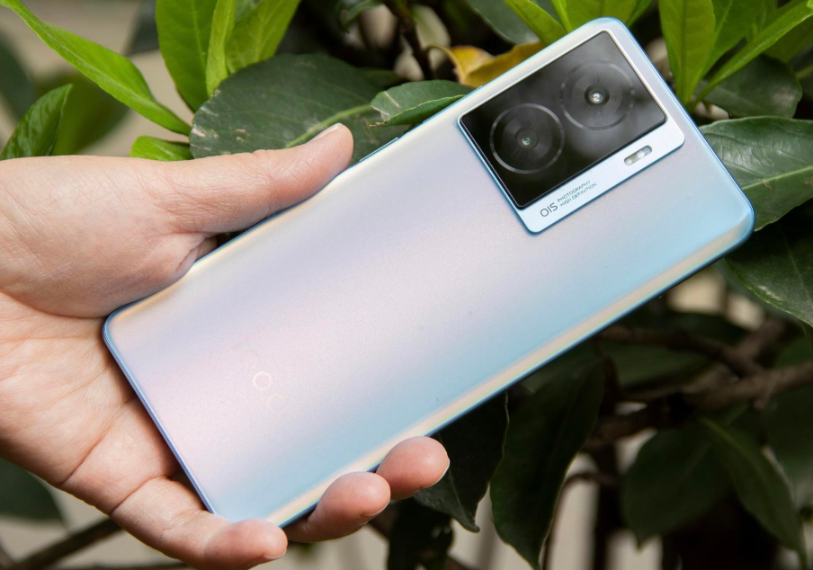 iqoo手机别乱买，目前这3款才最合适，性价比高入手不踩坑